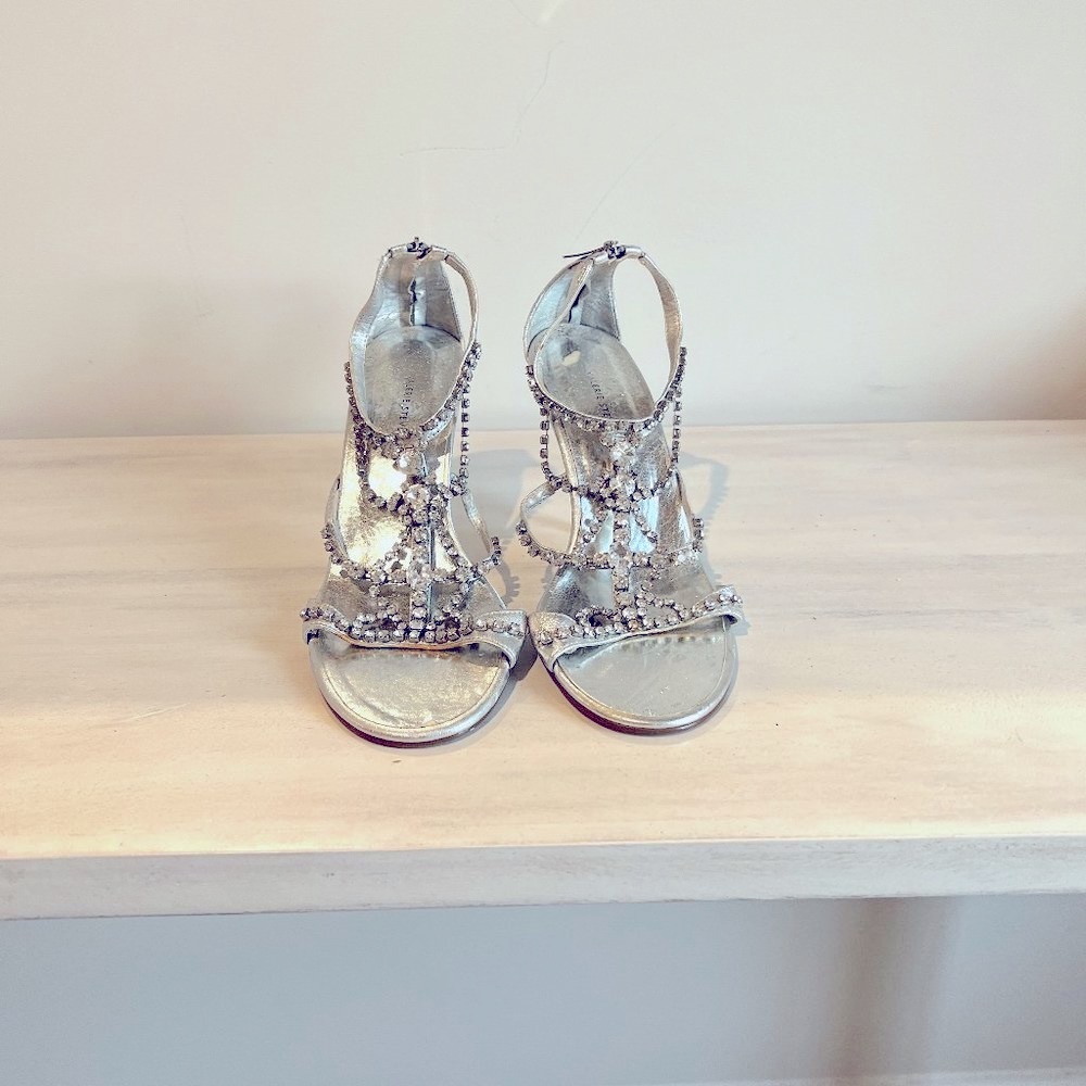 Valerie Stevens Silver Leather With Rhinestones